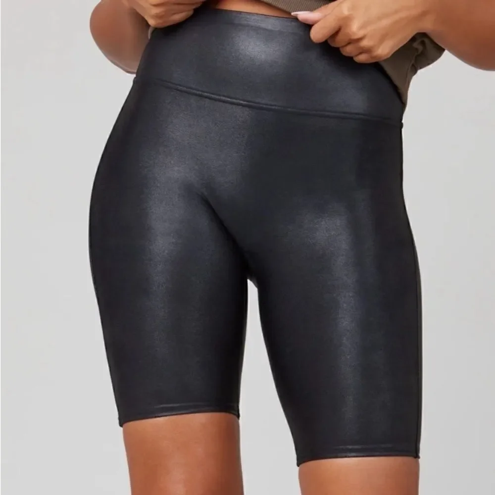 SPANX Shorts Faux Leather Shimmer Metallic Bike Shapes Lifts Very Black Size M